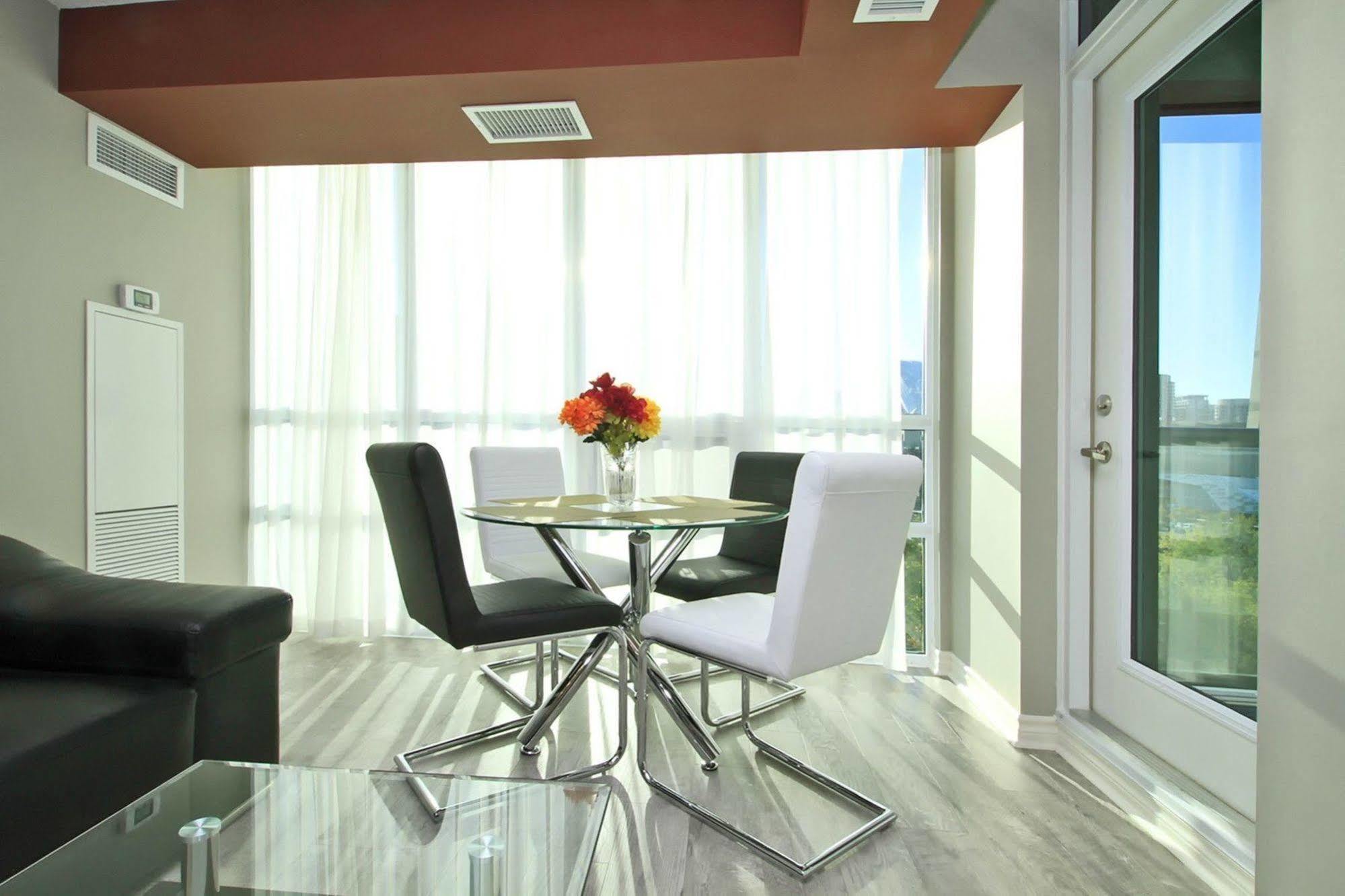 Napa Furnished Suites At Cn Tower & Maple Leaf Square Toronto Exteriér fotografie