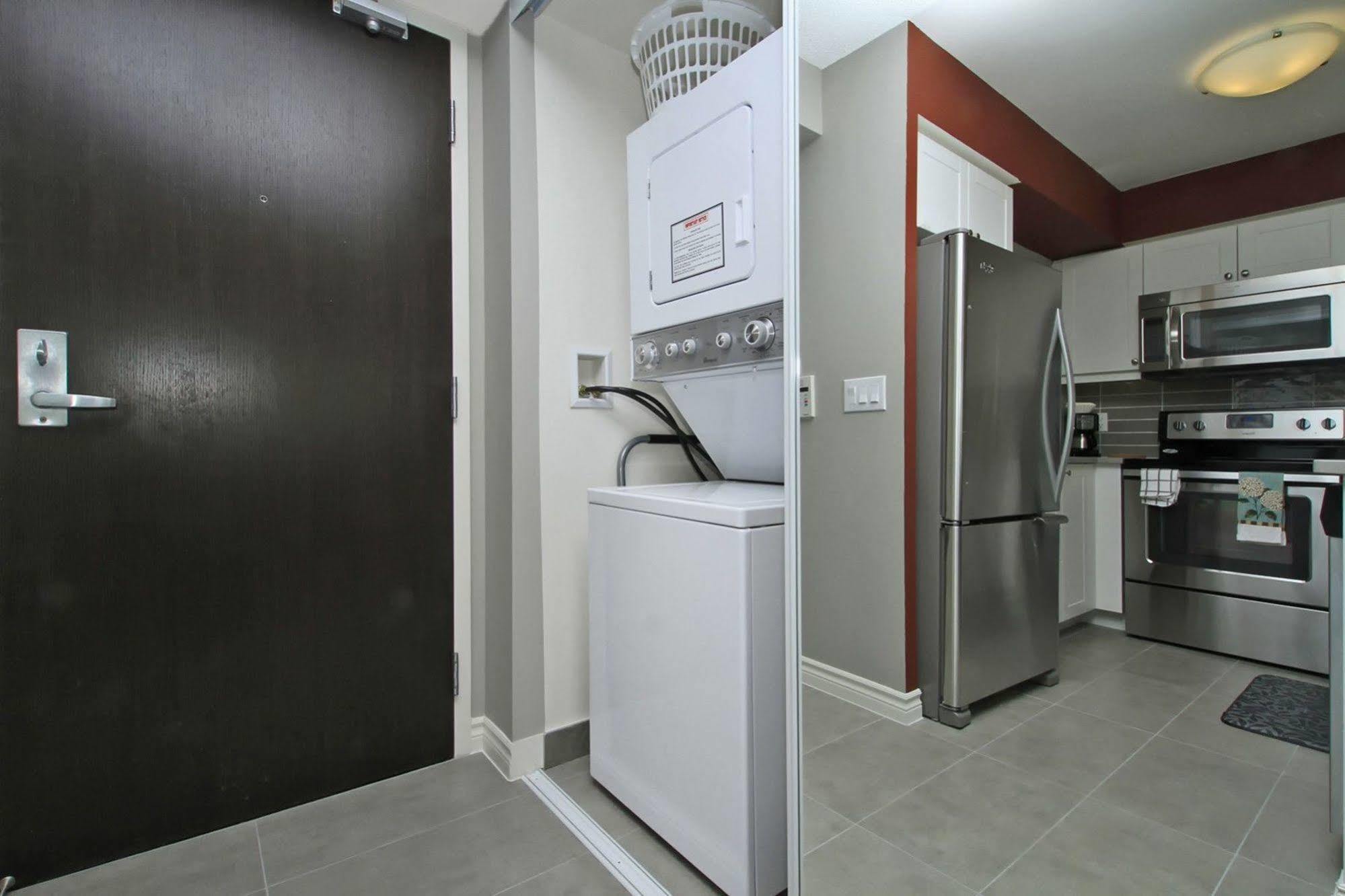 Napa Furnished Suites At Cn Tower & Maple Leaf Square Toronto Exteriér fotografie